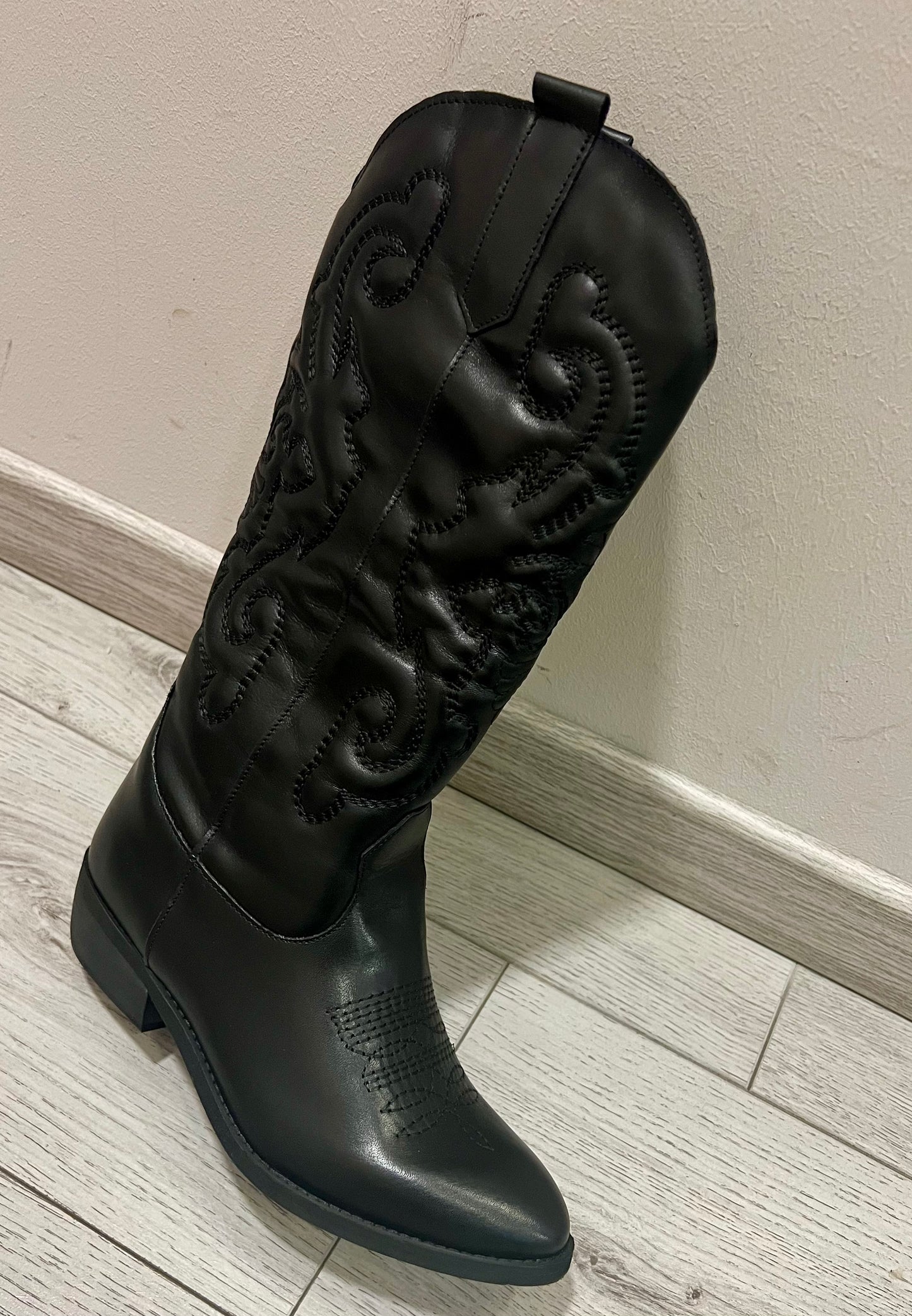 Stivale DIVINE FOLLIE in pelle nera con ricami