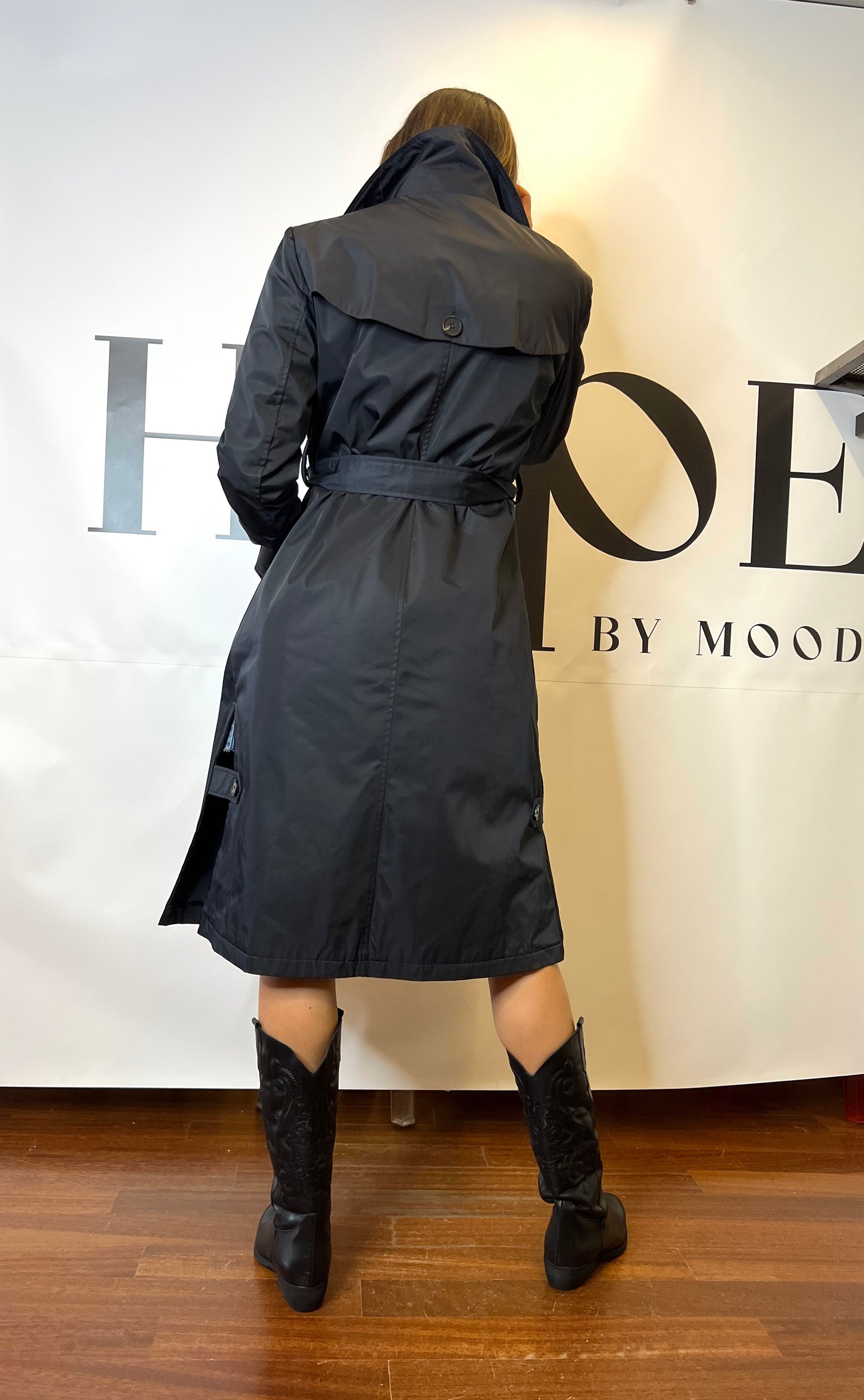 Trench LOKITA con spacchi laterali