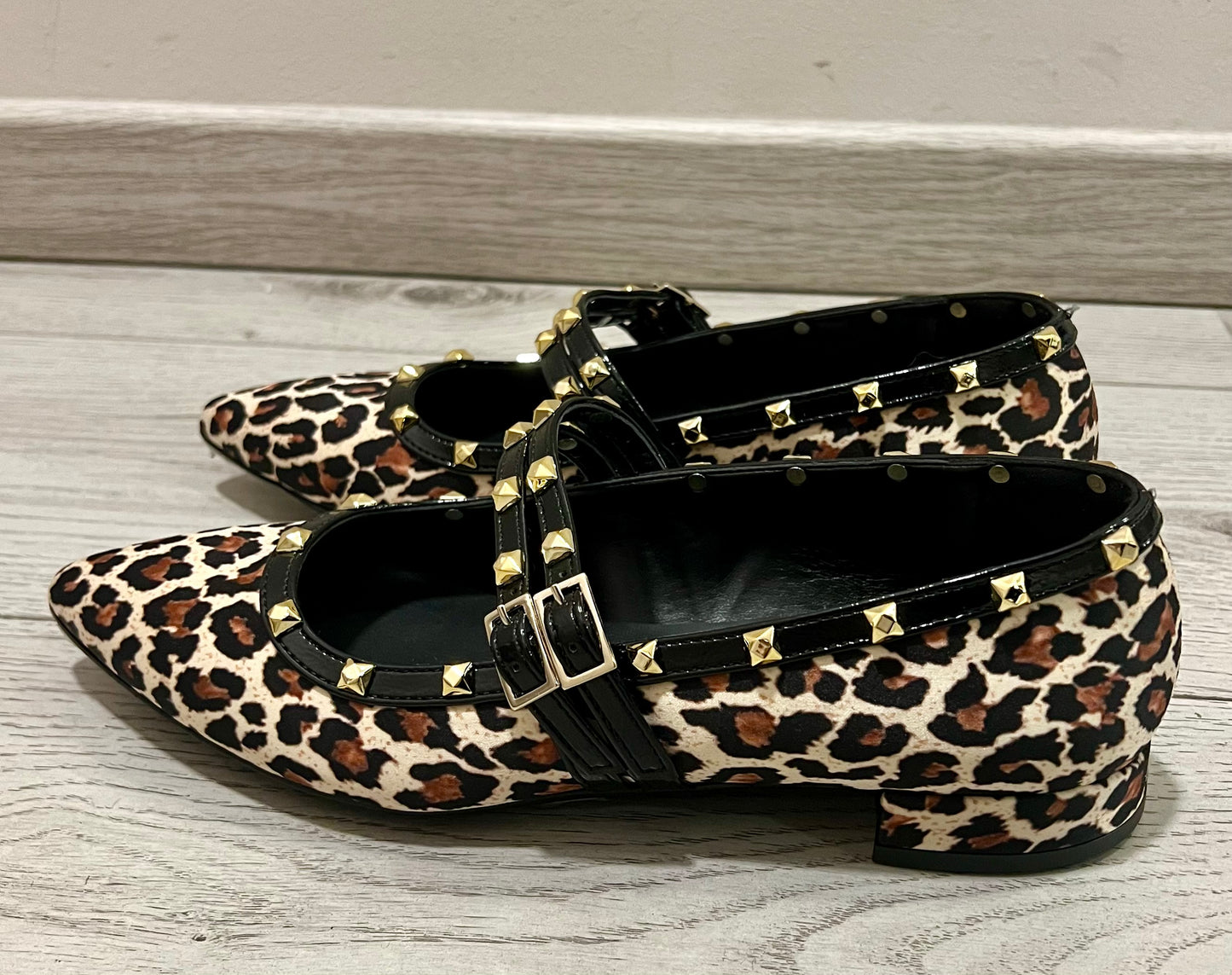 Ballerina fantasia animalier con borchie