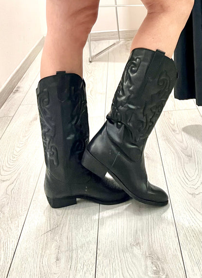 Stivale DIVINE FOLLIE in pelle nera con ricami