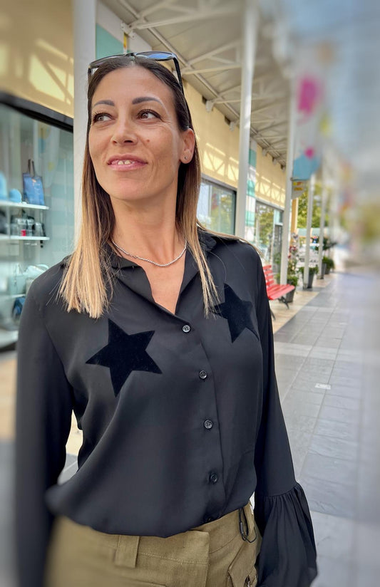 Camicia nera con stelle