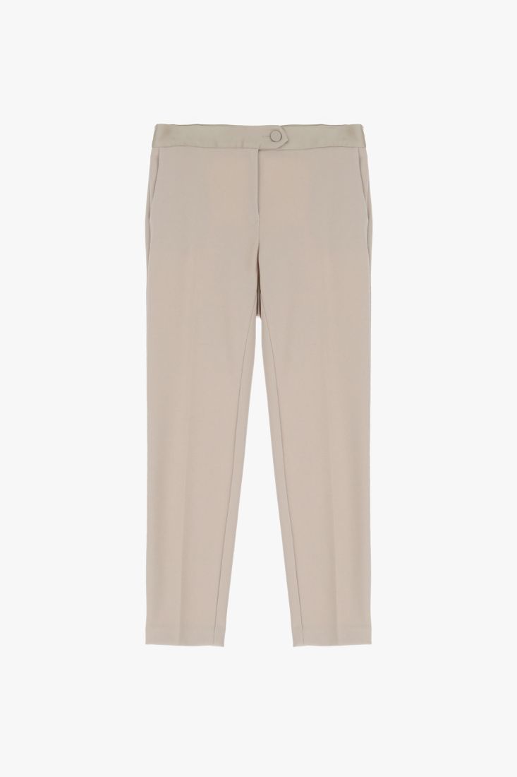 Pantalone slim beige con cinta raso